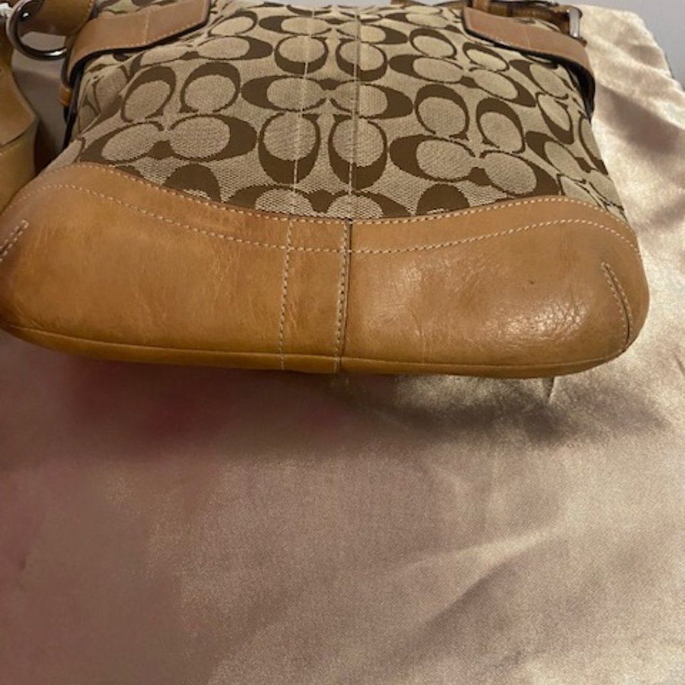 Coach Signature Jacquard Canvas and Leather Soho Duffle Bag M05W-3574 - Picture 4 of 7